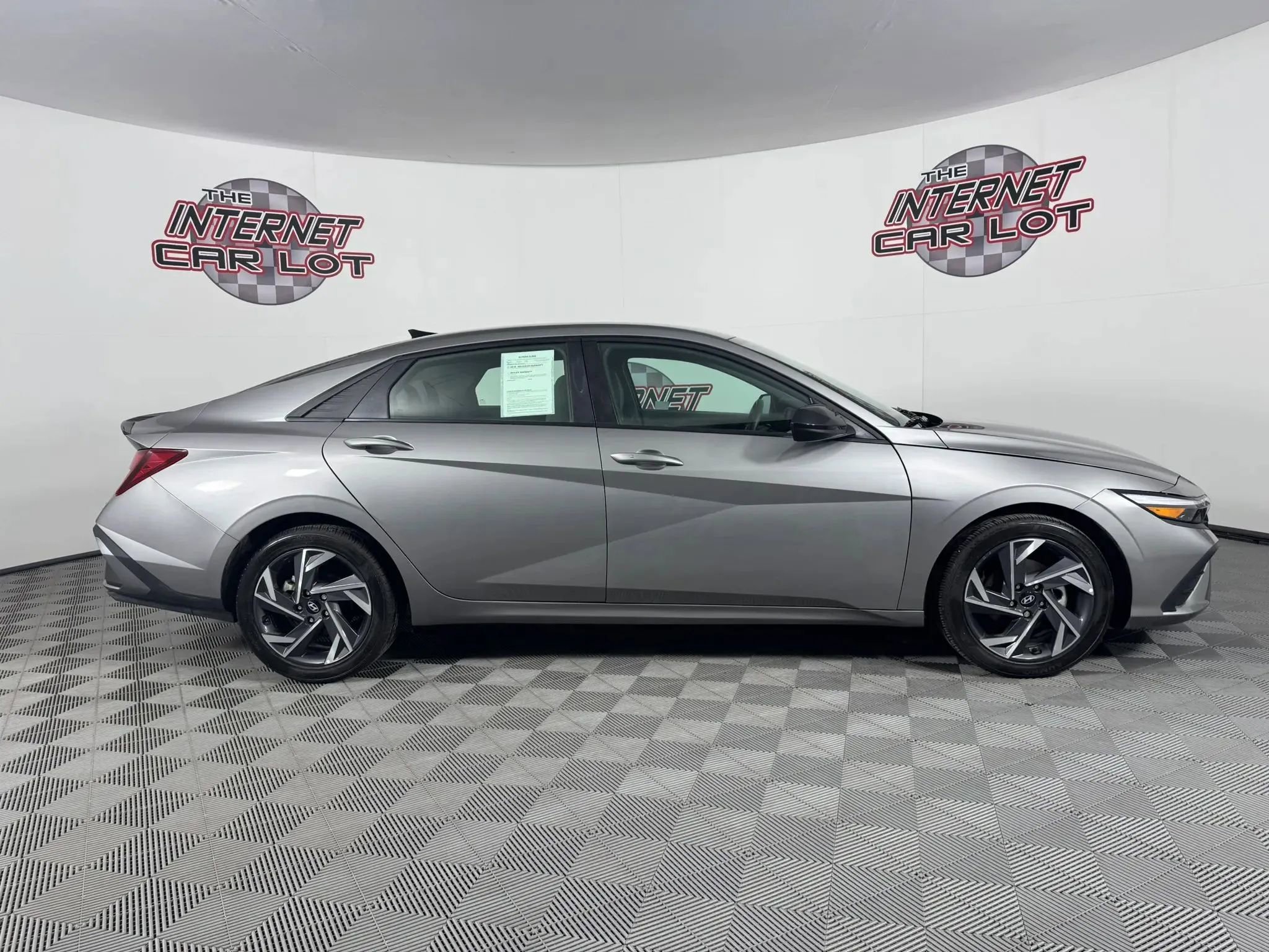 Used 2025 Hyundai Elantra Sport FWD image 8