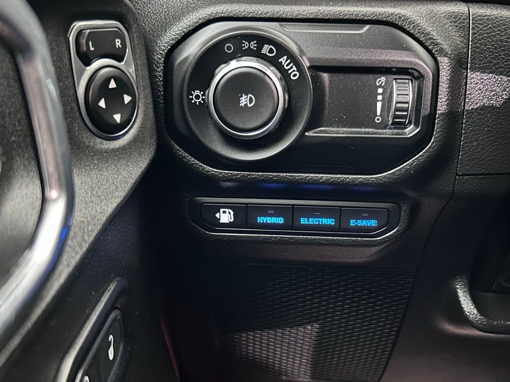 Certified 2023 Jeep Wrangler Unlimited w/ Cold Weather Group image 19