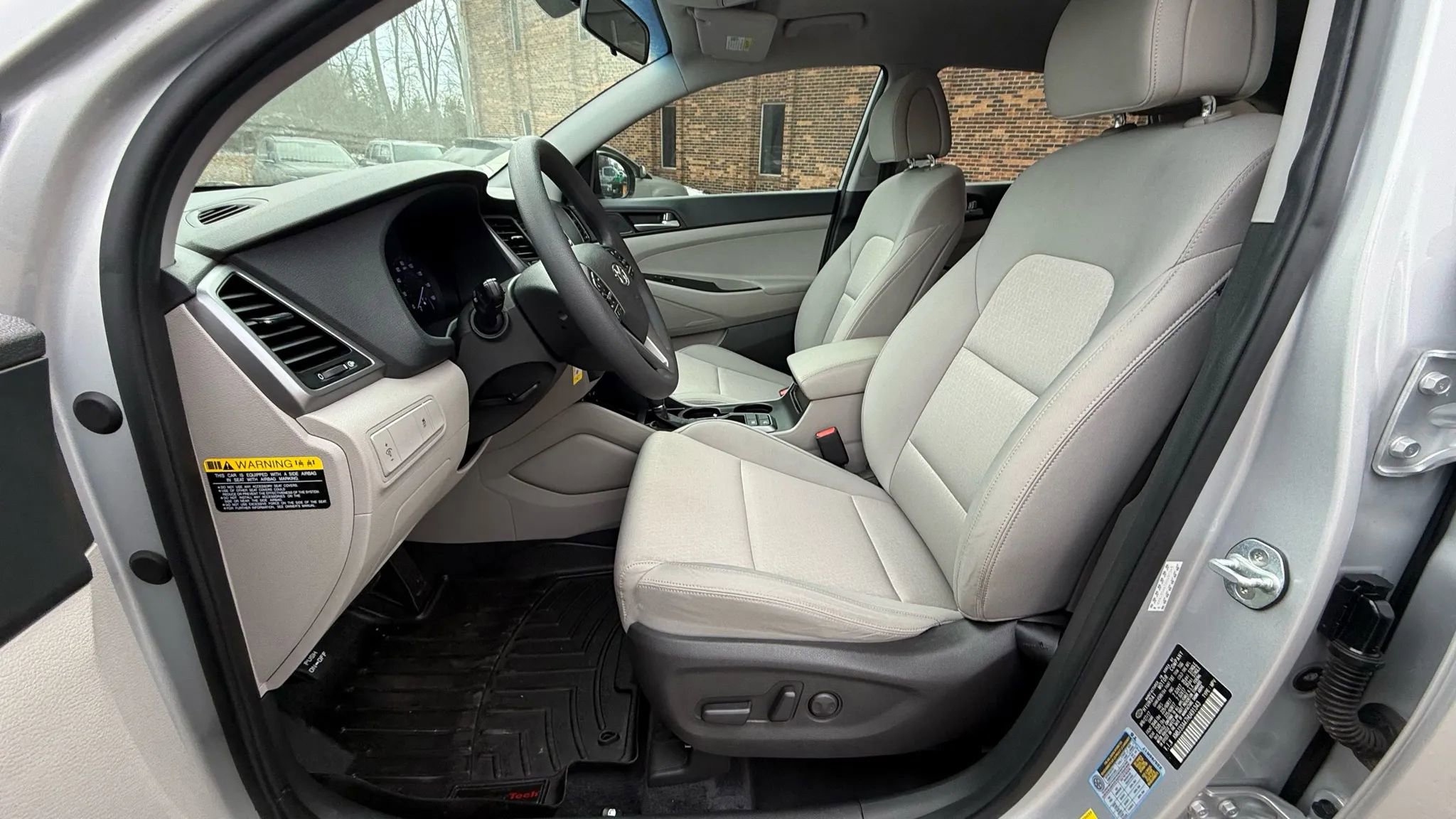 Used 2017 Hyundai Tucson SE image 2