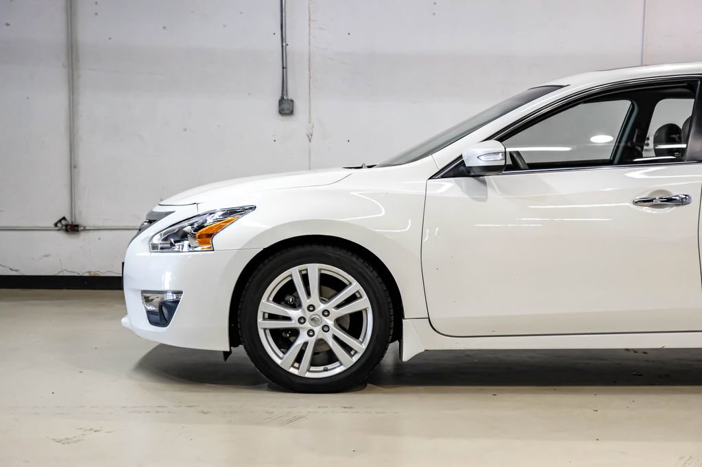 Used 2015 Nissan Altima 3.5 SL FWD image 13