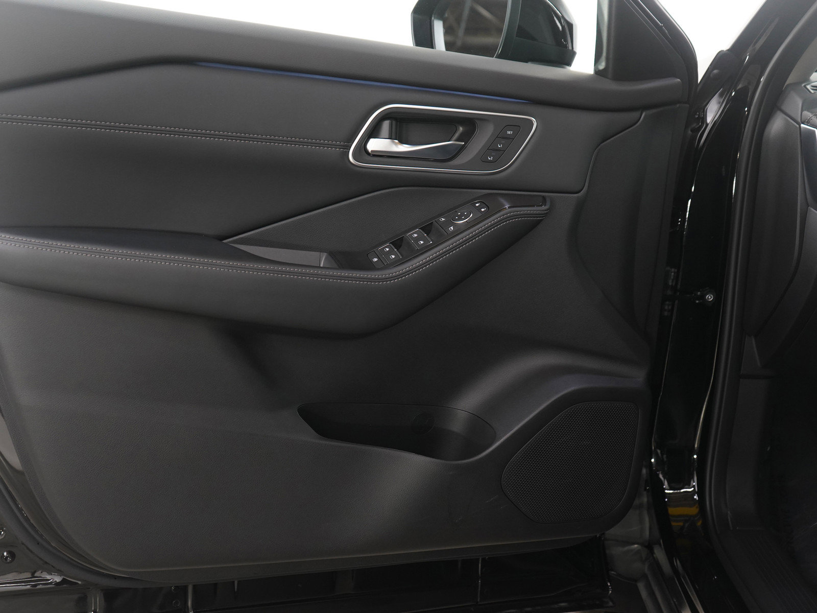 Used 2026 Nissan Rogue Platinum w/ Platinum Premium Package image 19