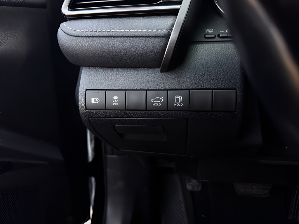 Used 2020 Toyota Camry SE w/ Convenience Package FWD image 16
