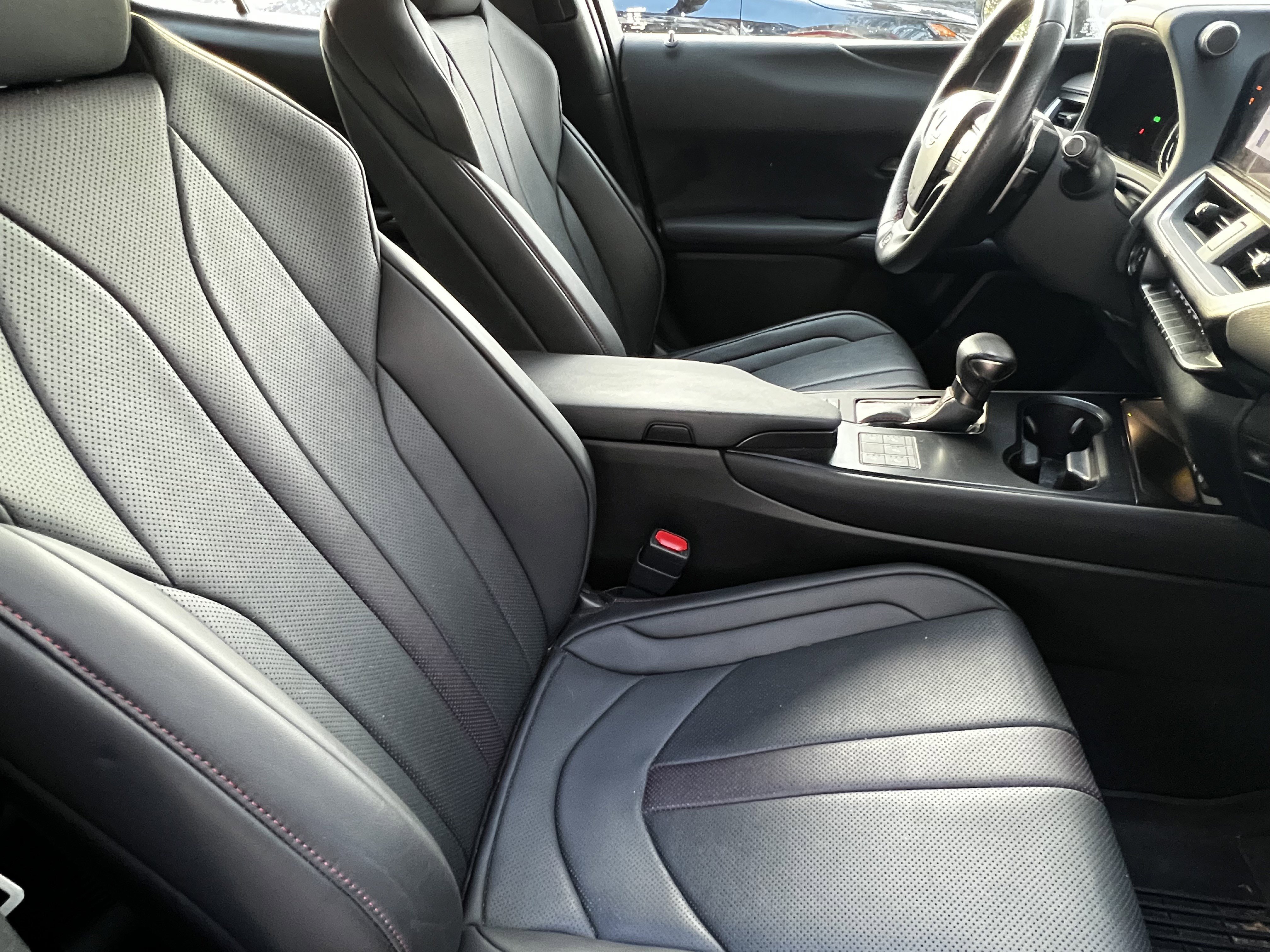 Used 2023 Lexus UX 250h F Sport image 45