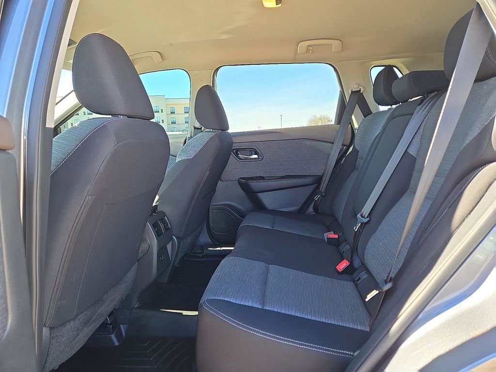Used 2023 Nissan Rogue SV image 14