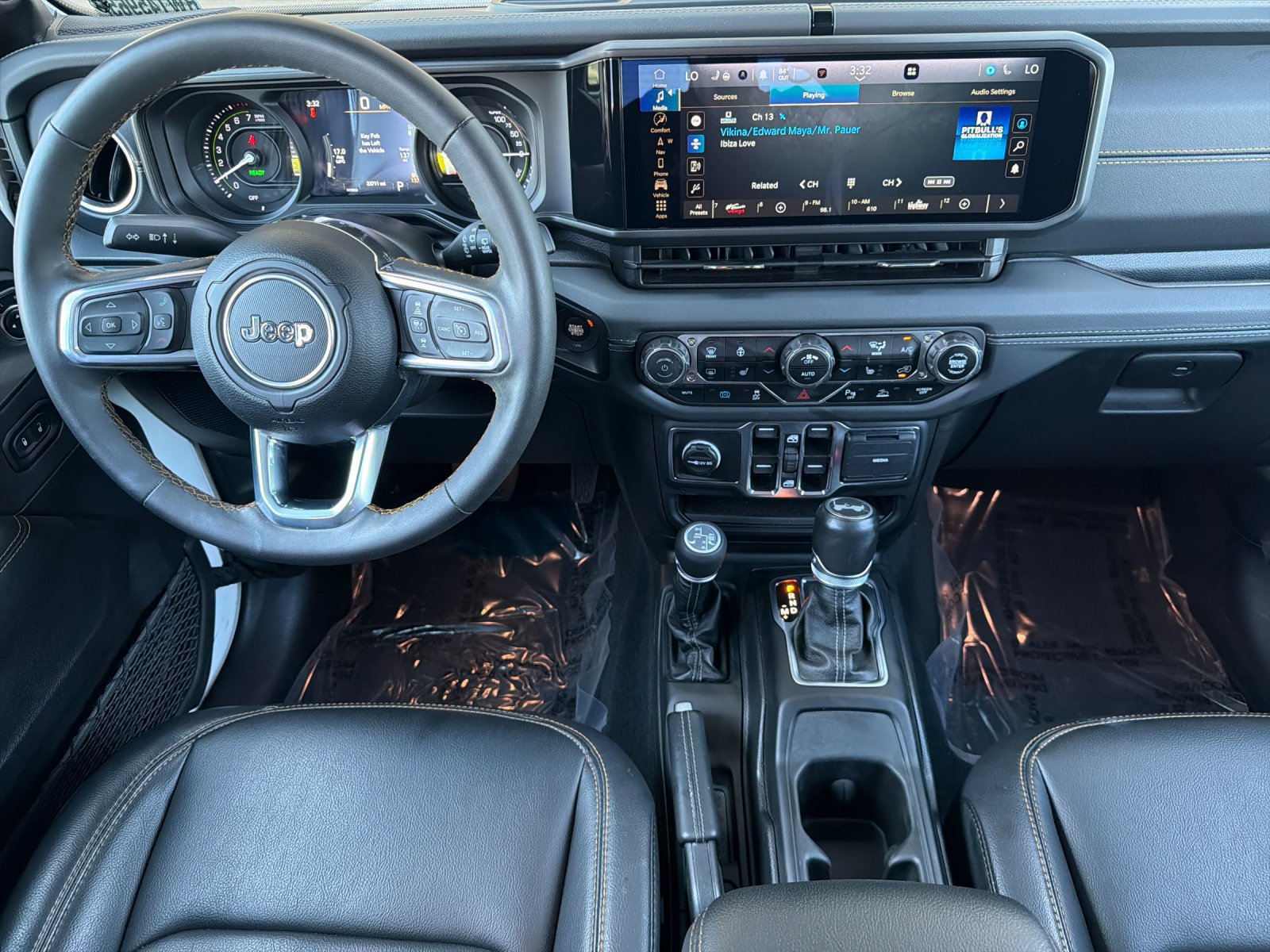 Used 2024 Jeep Wrangler Unlimited Sahara w/ Technology Group AWD/4WD image 15
