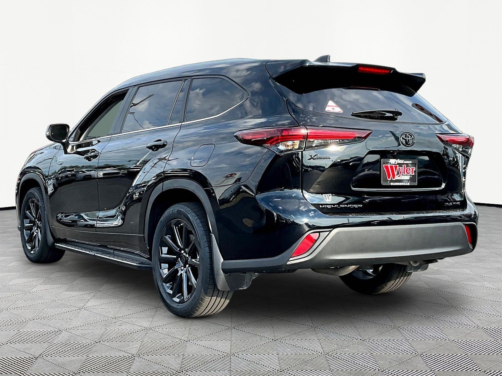 Used 2026 Toyota Highlander XLE AWD/4WD image 4