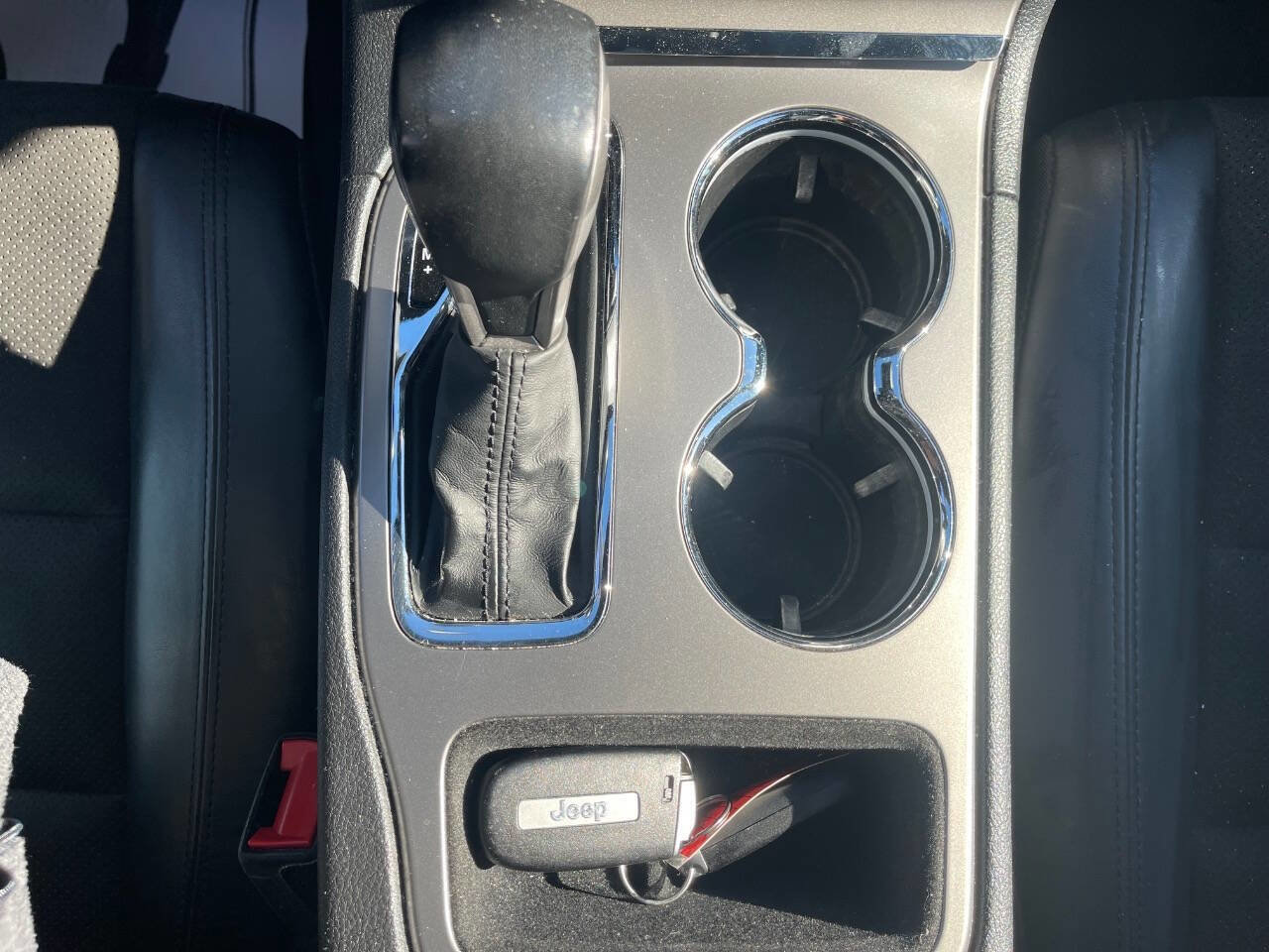 Used 2021 Jeep Grand Cherokee Laredo X image 14