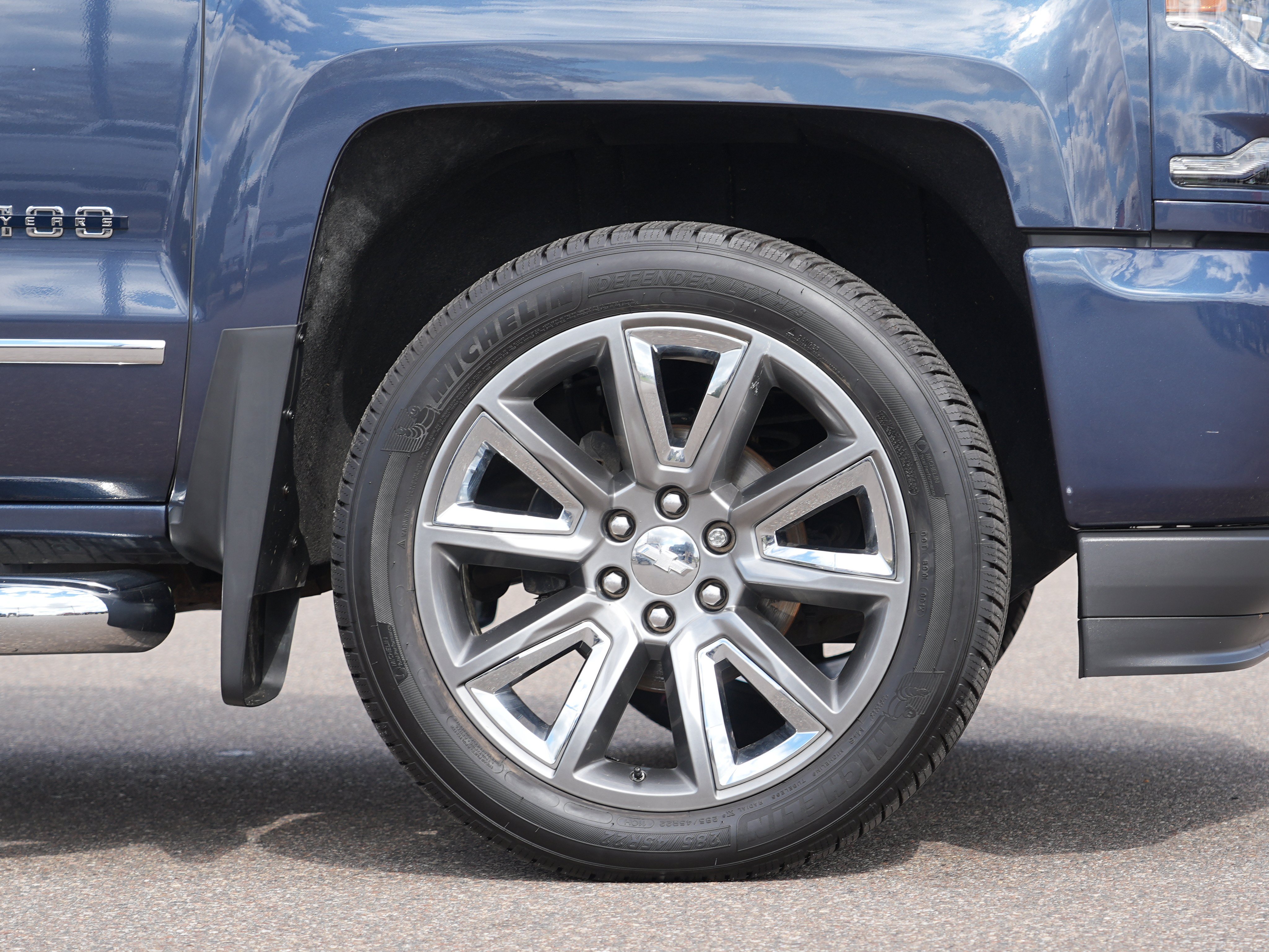 Used 2018 Chevrolet Silverado 1500 LTZ Z71 w/ Centennial Edition AWD/4WD image 10