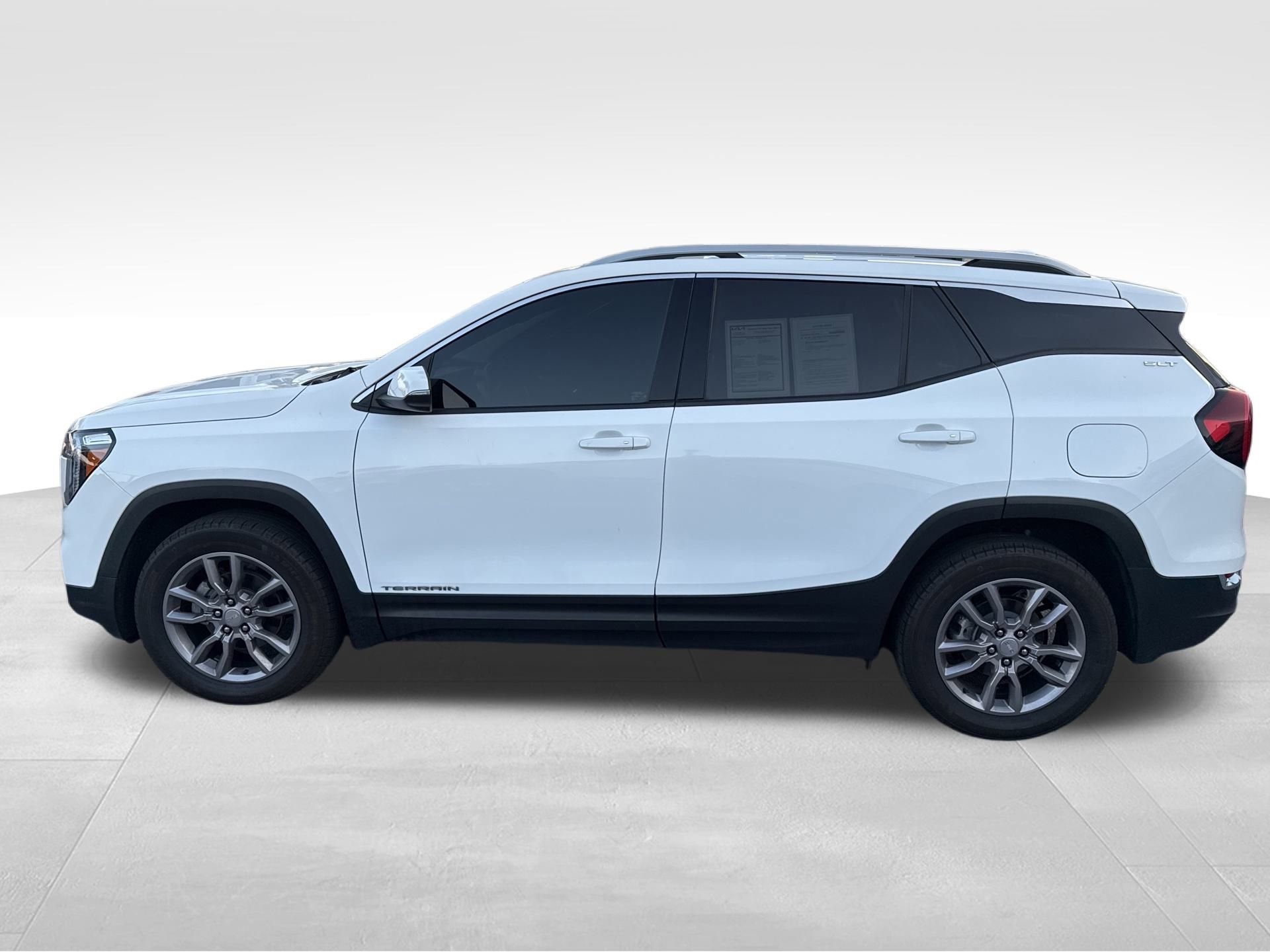 Used 2024 GMC Terrain SLT image 9