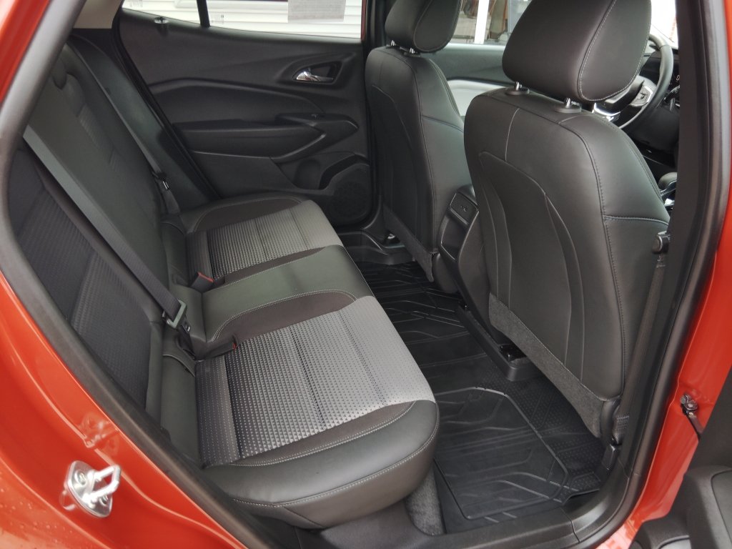 Used 2024 Chevrolet Trax LT w/ Driver Confidence Package FWD image 29