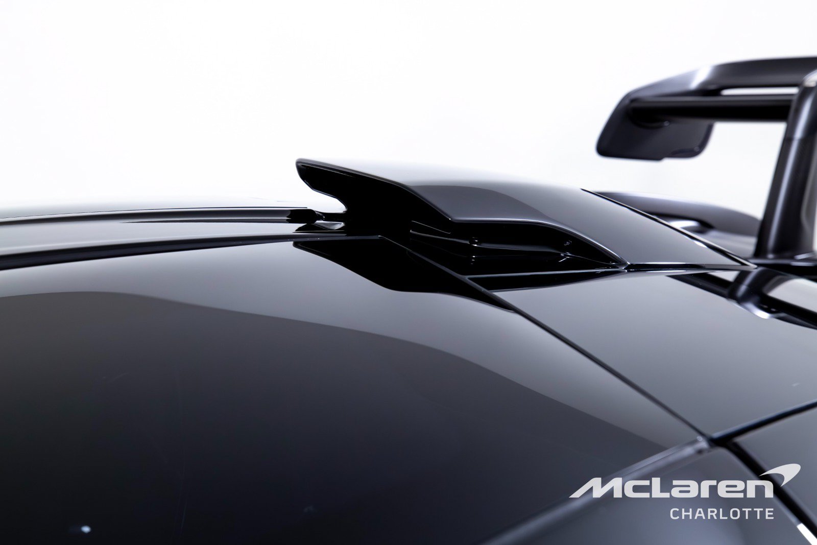 Used 2019 McLaren Senna RWD image 37