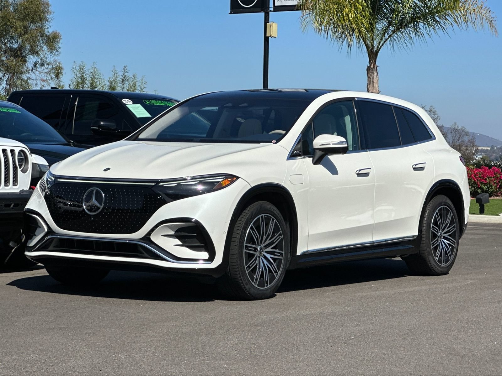 Used 2023 Mercedes-Benz EQS 580 4MATIC SUV image 8