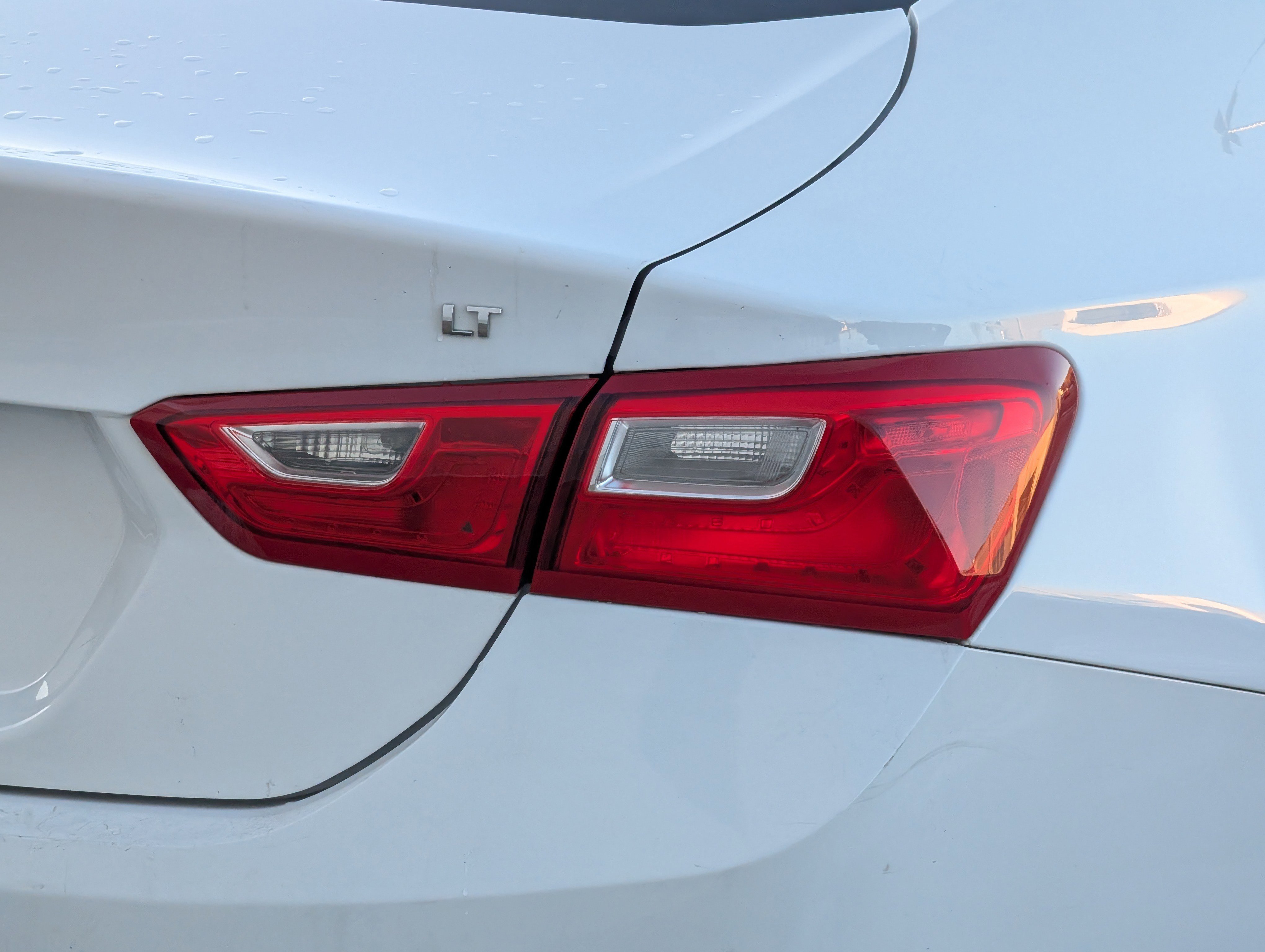 Used 2018 Chevrolet Malibu LT image 17