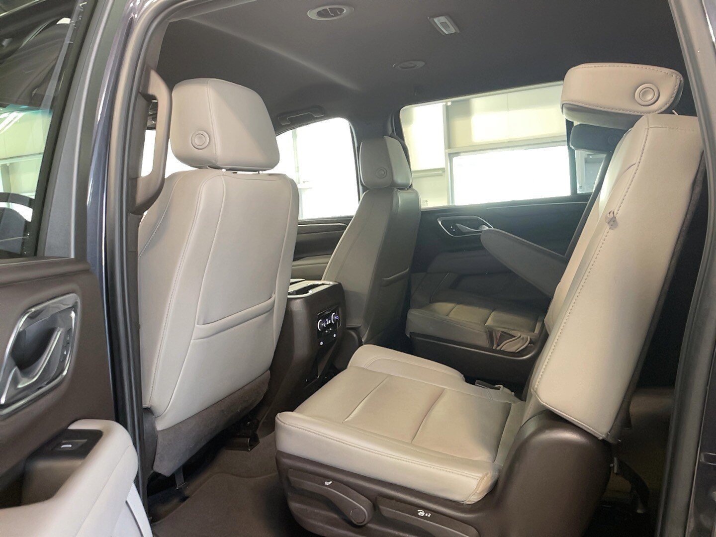 Used 2022 Chevrolet Suburban Z71 w/ Max Trailering Package AWD/4WD image 21
