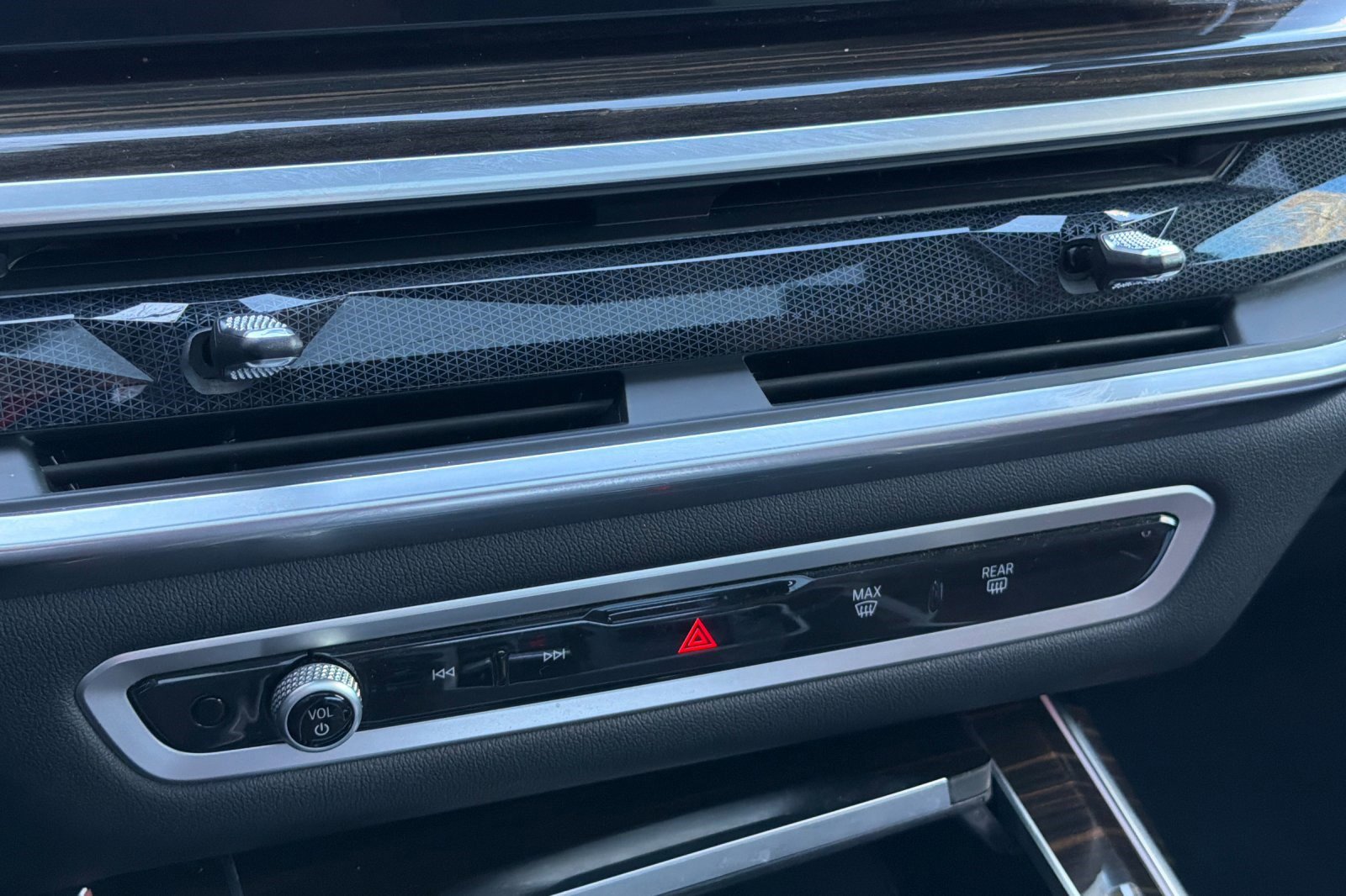 Certified 2024 BMW X7 xDrive40i w/ Premium Package image 29