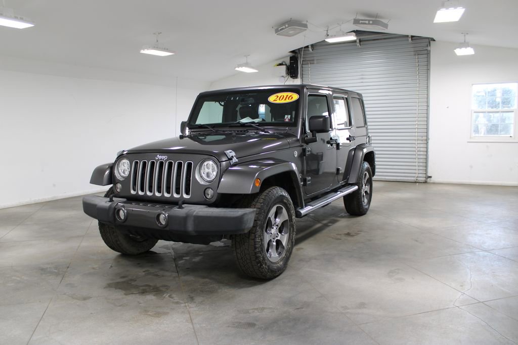 Used 2016 Jeep Wrangler Unlimited Sahara w/ Dual Top Group image 4