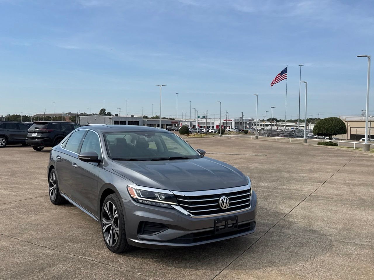 Used 2022 Volkswagen Passat 2.0T SE FWD image 2