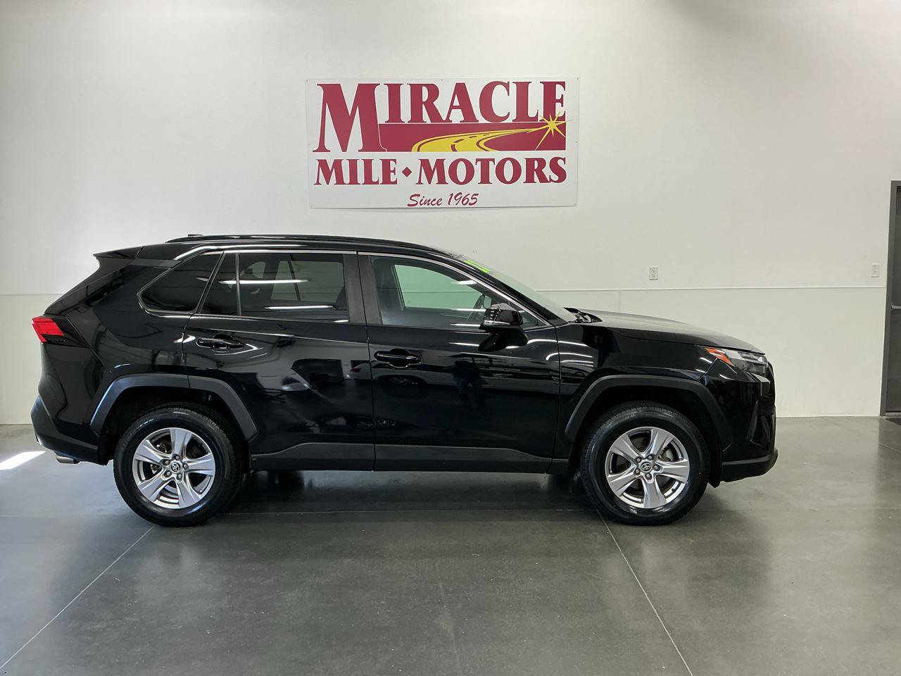 Used 2022 Toyota RAV4 XLE AWD/4WD image 6