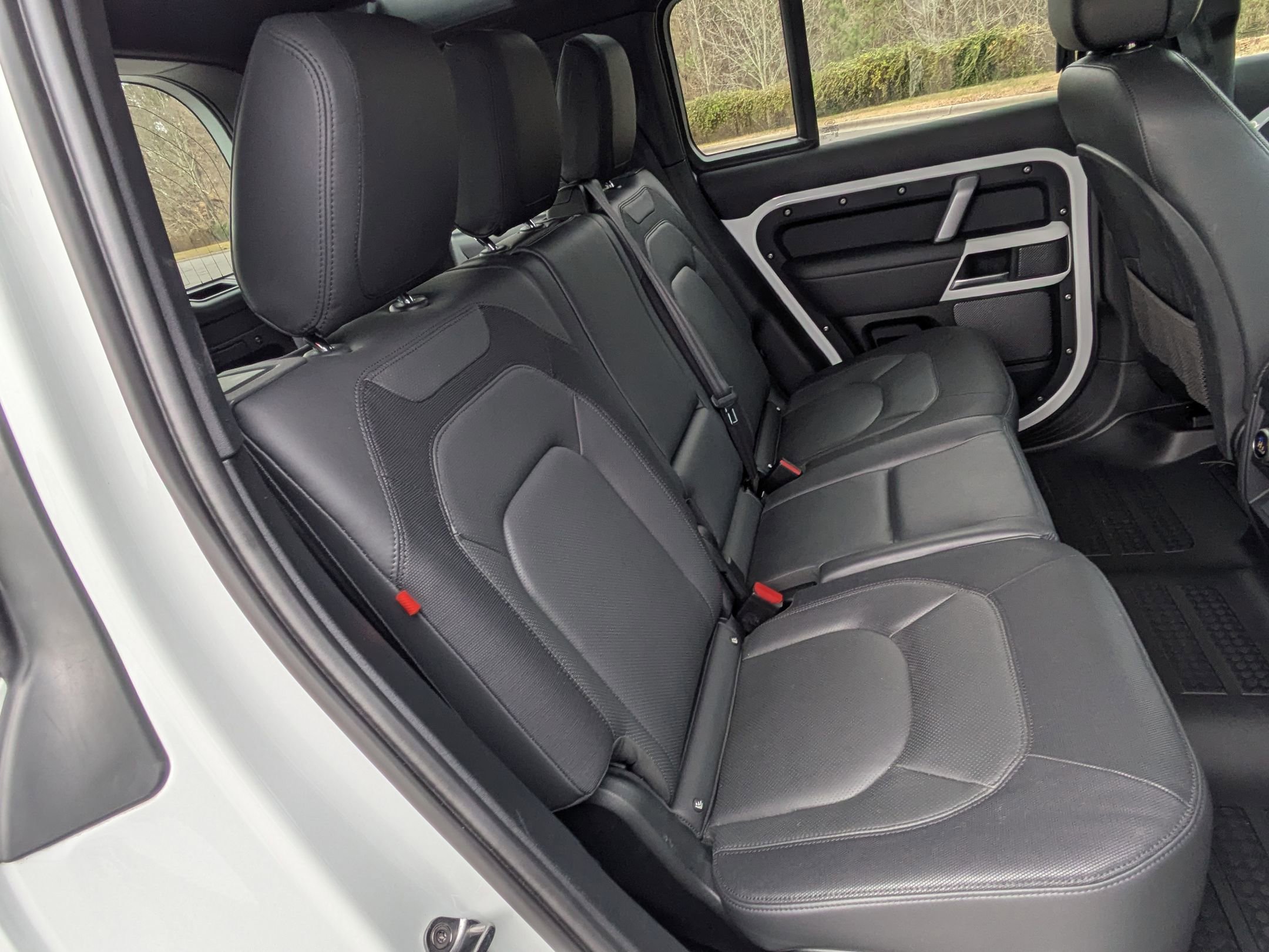 Certified 2023 Land Rover Defender 110 X-Dynamic SE image 29