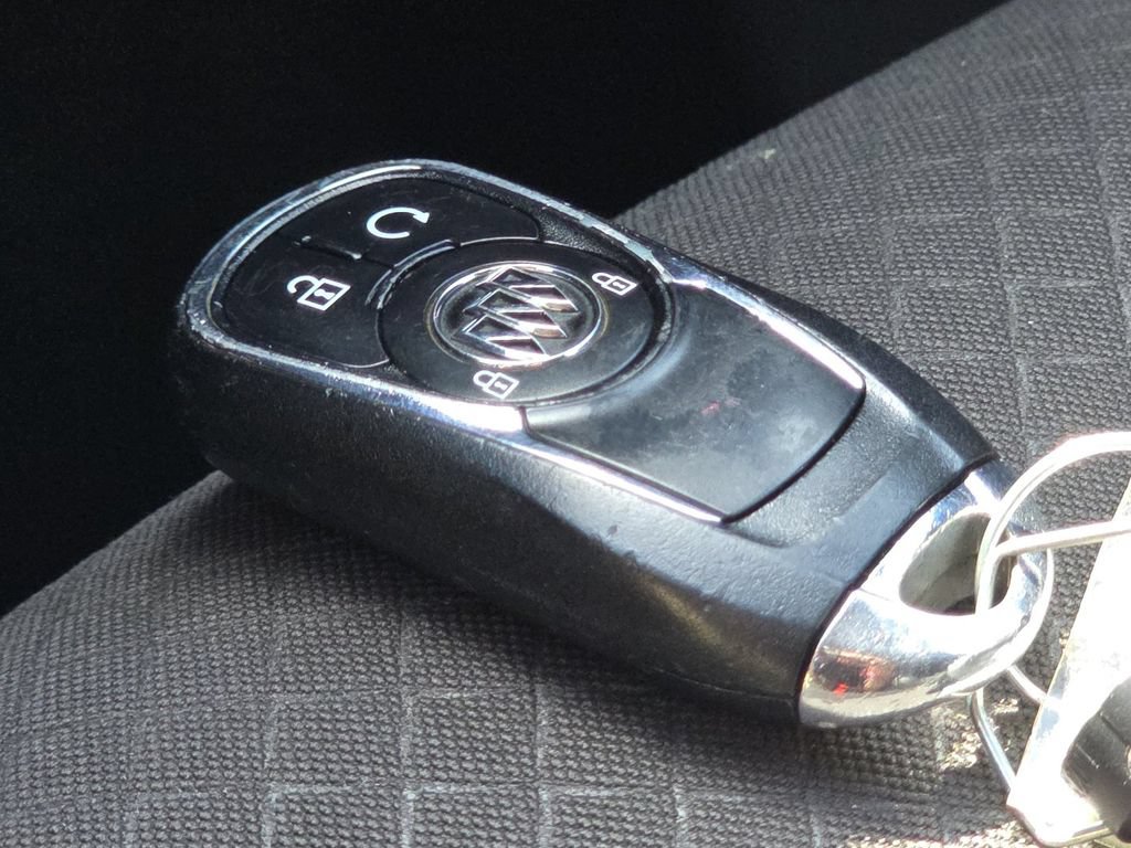 Used 2020 Buick Encore Preferred AWD/4WD image 31