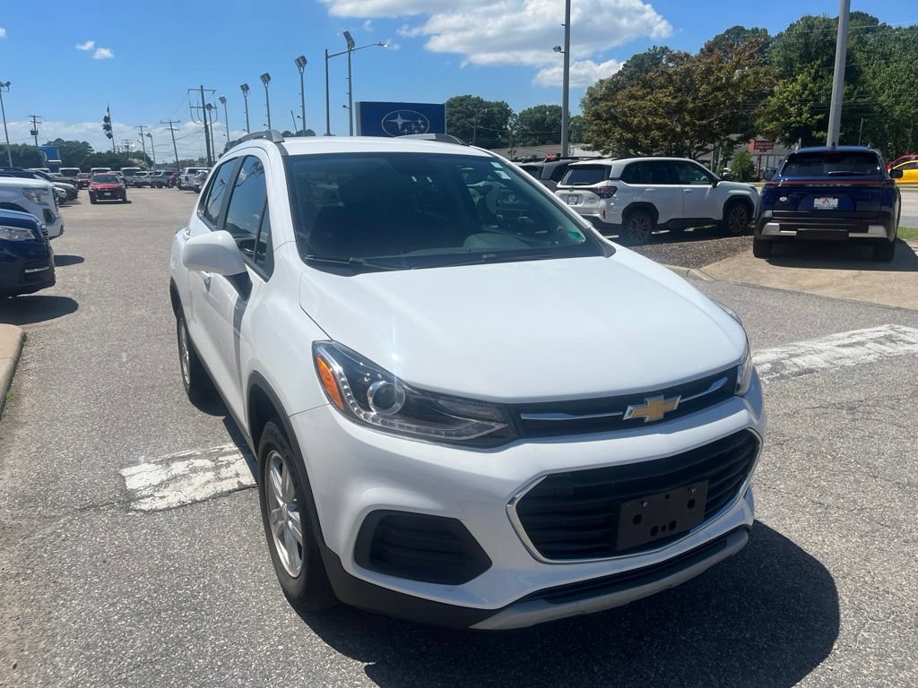 Used 2022 Chevrolet Trax LT w/ LT Convenience Package AWD/4WD image 2