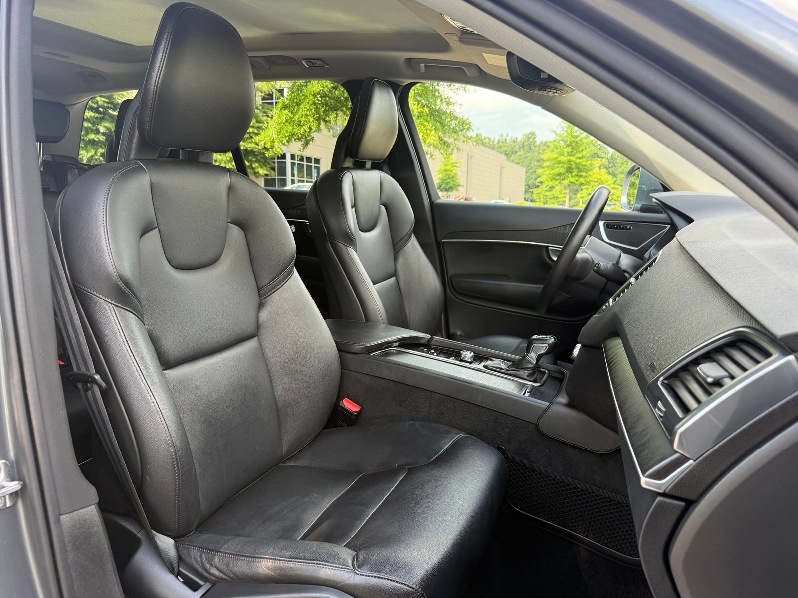 Used 2020 Volvo XC90 T5 Momentum w/ Protection Package FWD image 38