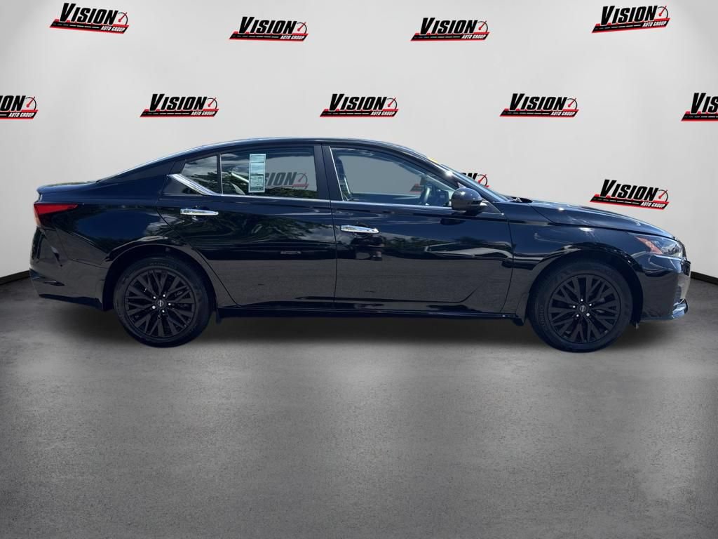 Certified 2025 Nissan Altima 2.5 SV w/ SV Special Edition Package AWD/4WD image 4