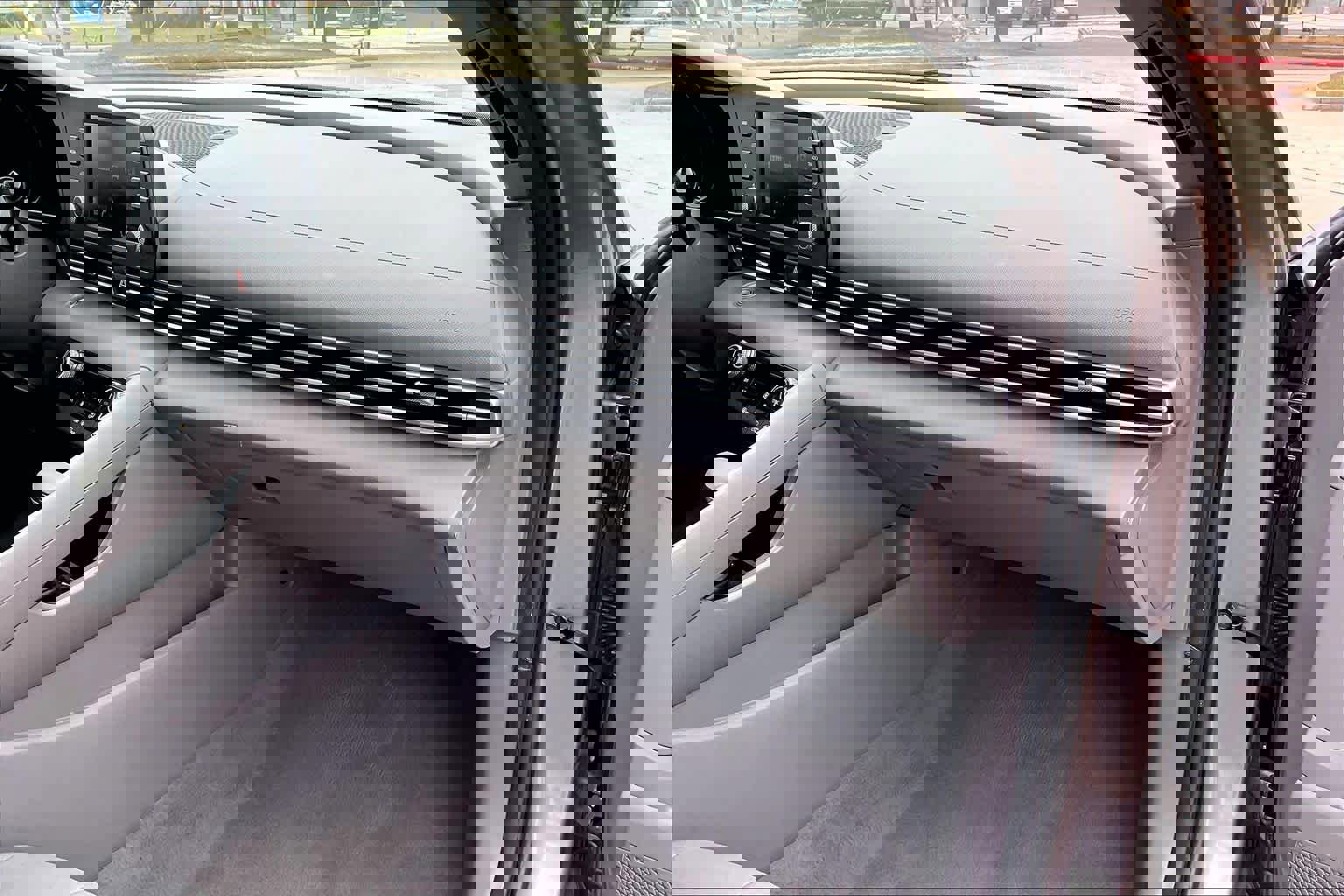 Used 2022 Hyundai Elantra SEL w/ Preferred Accessory Package image 15