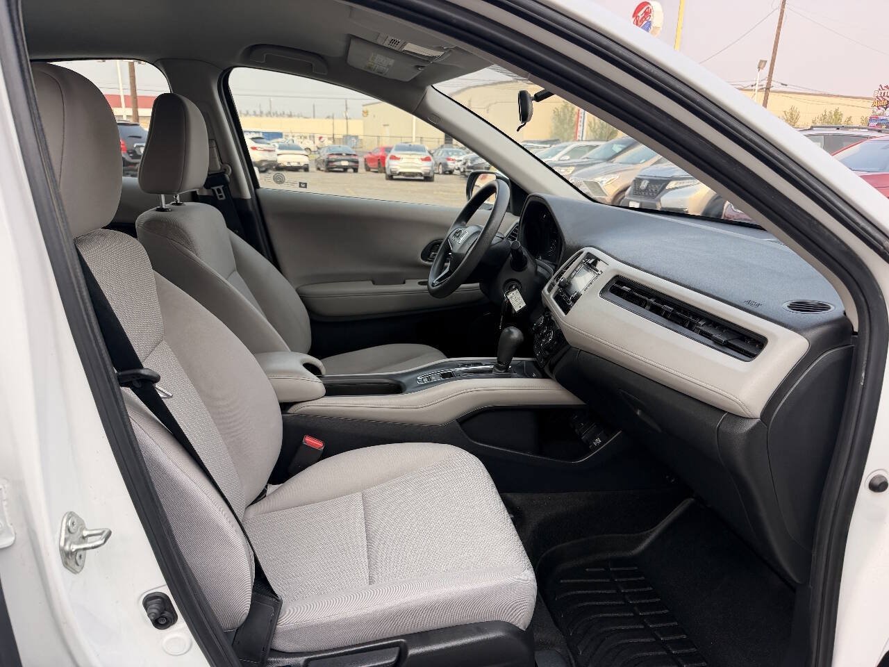 Used 2018 Honda HR-V LX image 12