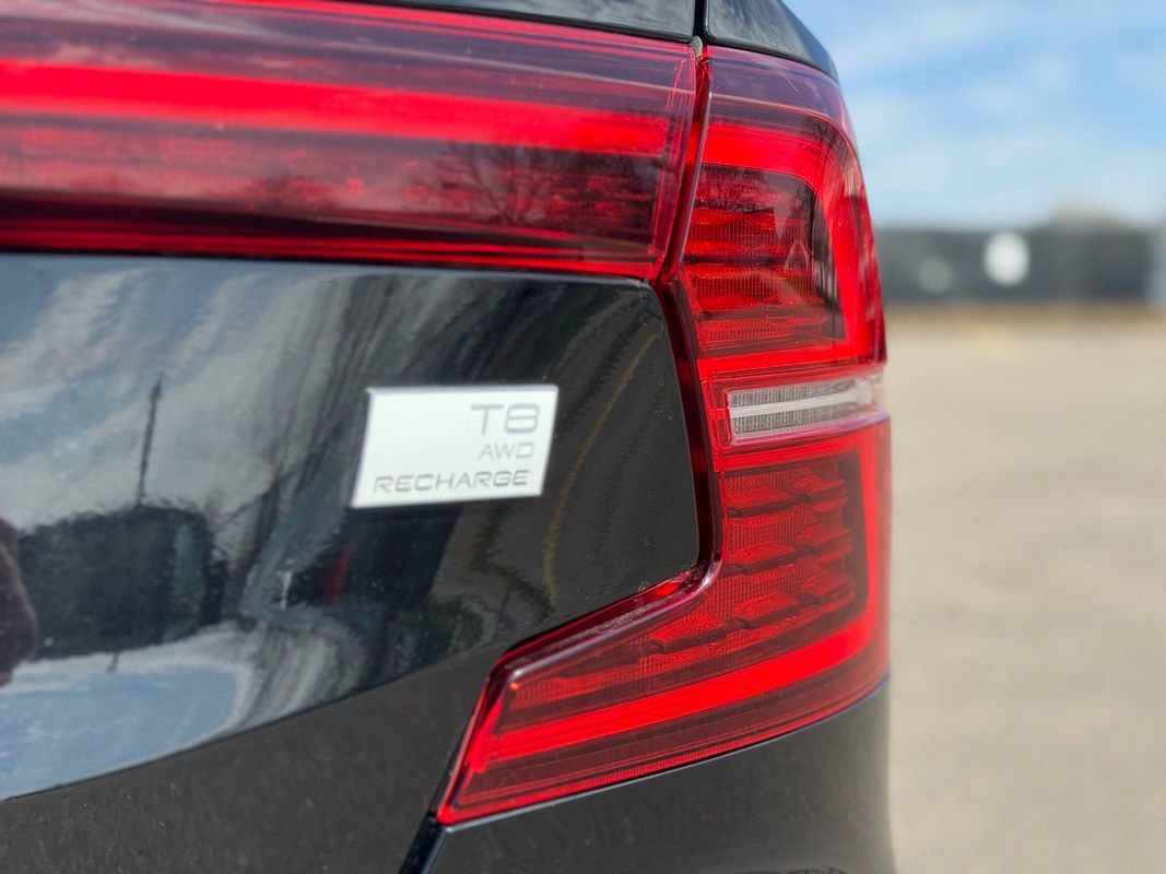 Used 2023 Volvo S60 T8 Plus image 11