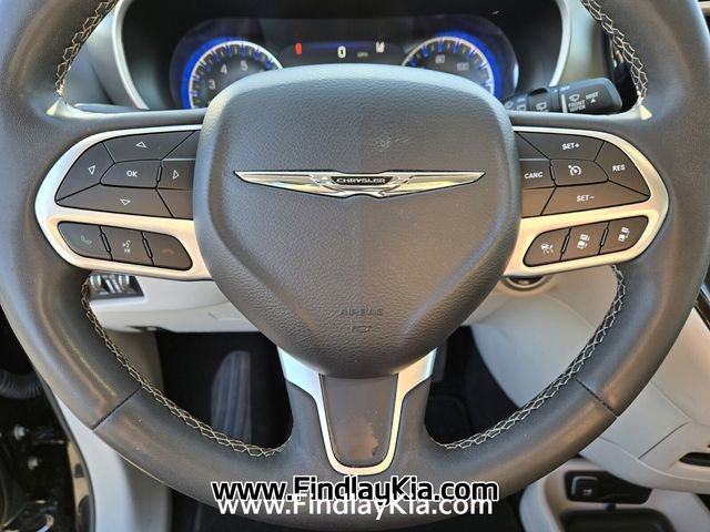 Used 2024 Chrysler Pacifica Touring-L FWD image 23