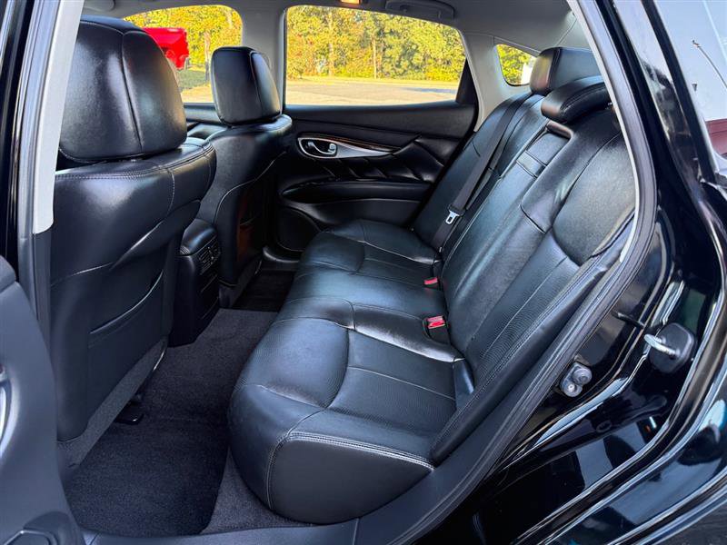 Used 2019 INFINITI Q70 Luxe image 23