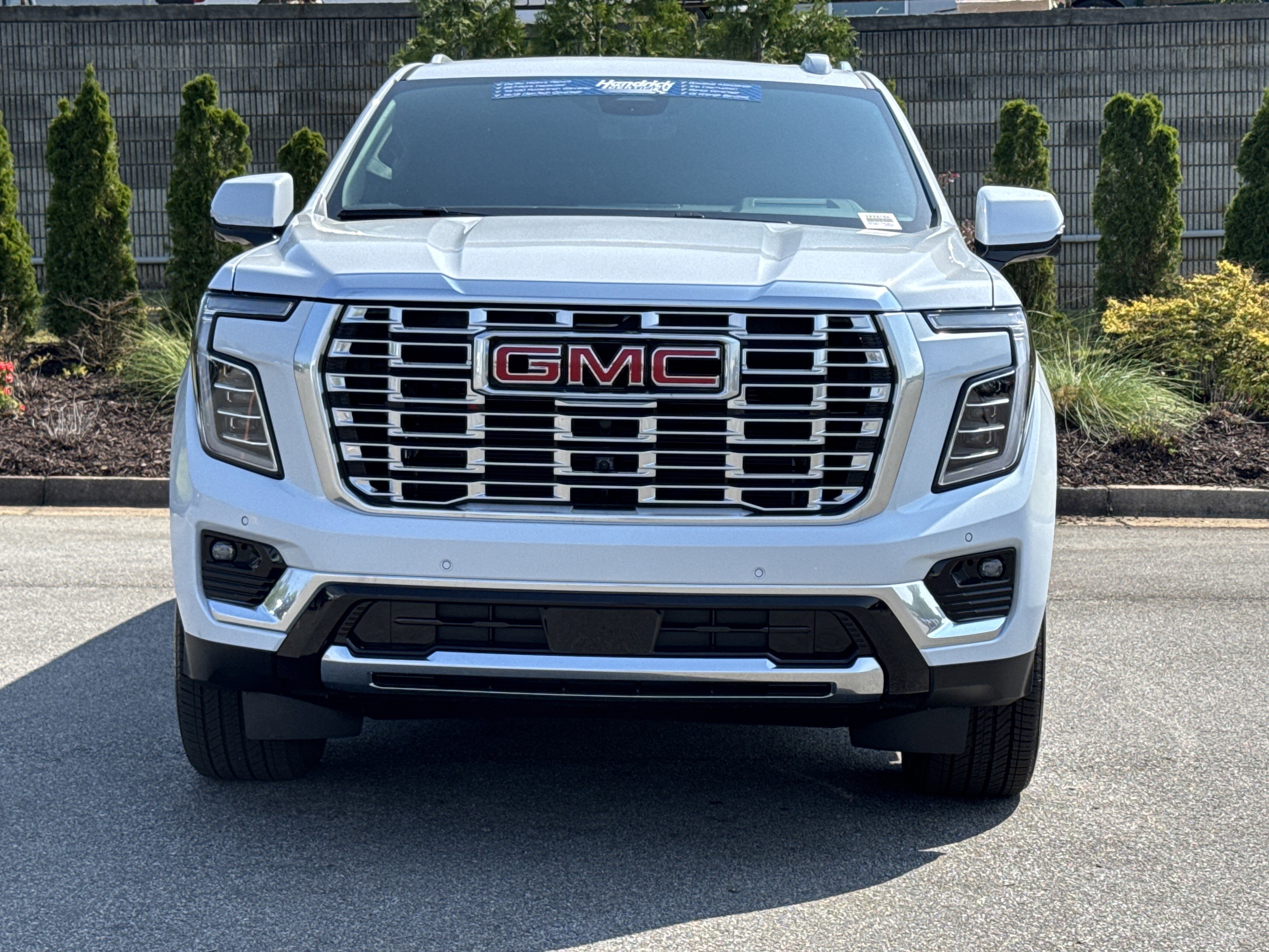 Used 2026 GMC Yukon XL Denali w/ Denali Reserve Package AWD/4WD image 3