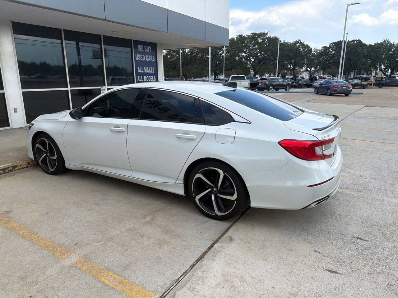 Used 2021 Honda Accord Sport image 2