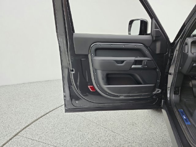 New 2026 Land Rover Defender 90 V8 AWD/4WD image 31
