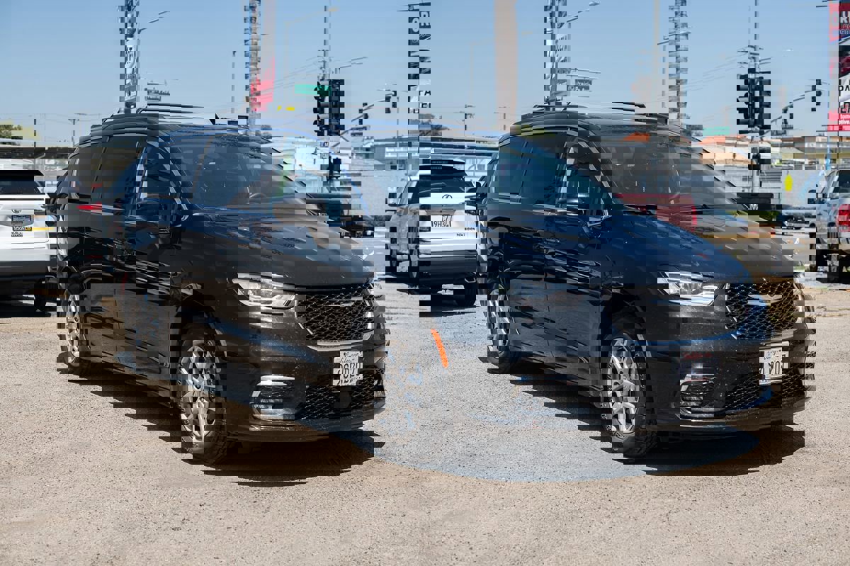 Used 2022 Chrysler Pacifica Touring-L
