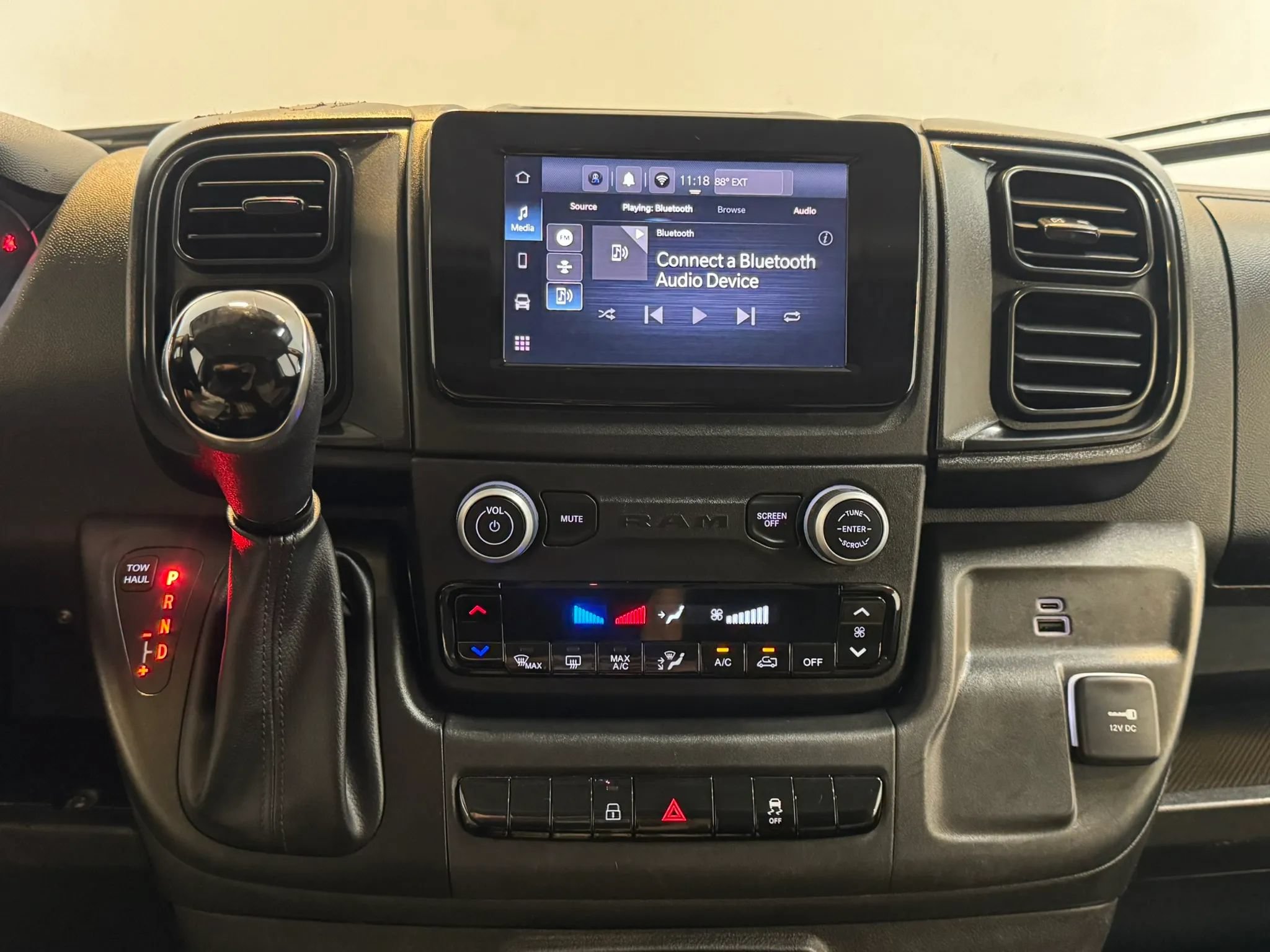 Used 2024 RAM ProMaster 2500 w/ Convenience Group FWD image 15