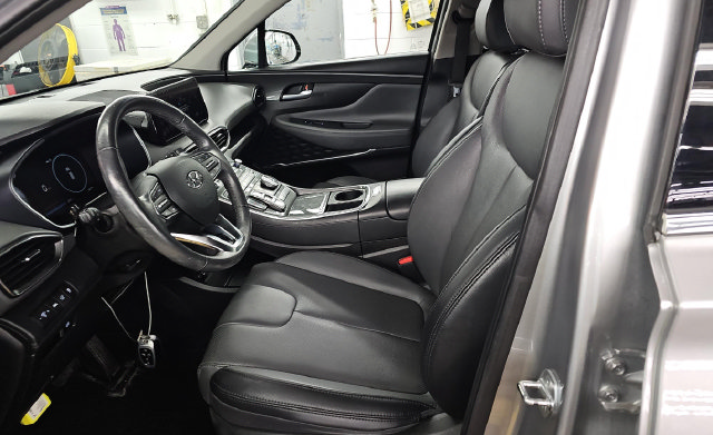 Used 2023 Hyundai Santa Fe SEL w/ Premium Package FWD image 5