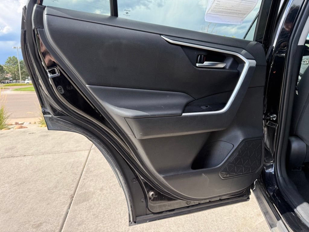 Used 2025 Toyota RAV4 XLE AWD/4WD image 21