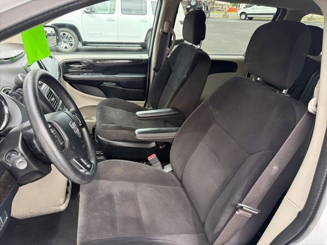 Used 2018 Dodge Grand Caravan SE w/ UConnect Hands-Free Group FWD image 12