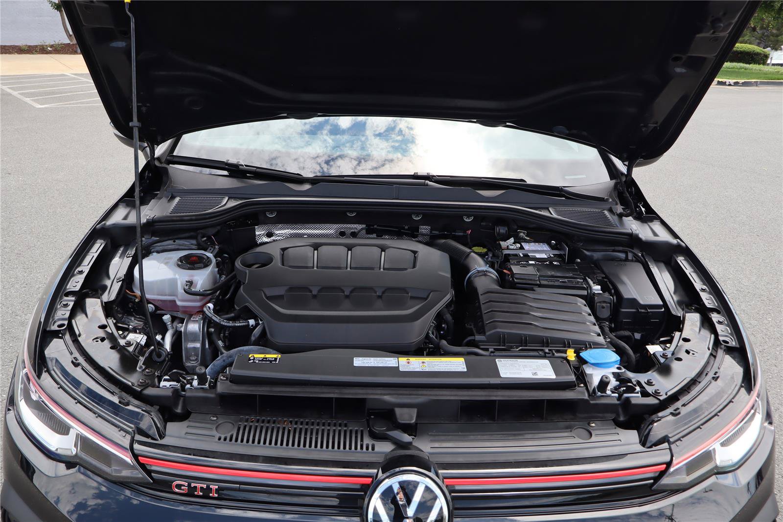 Certified 2025 Volkswagen GTI SE FWD image 10
