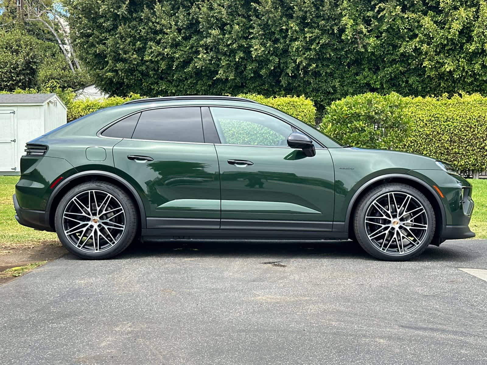 New 2026 Porsche Macan Electric RWD image 9