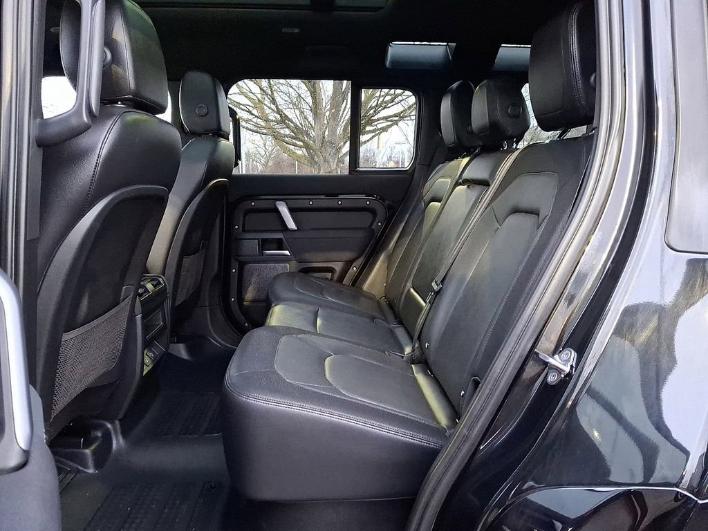 Used 2023 Land Rover Defender 110 X-Dynamic SE image 10