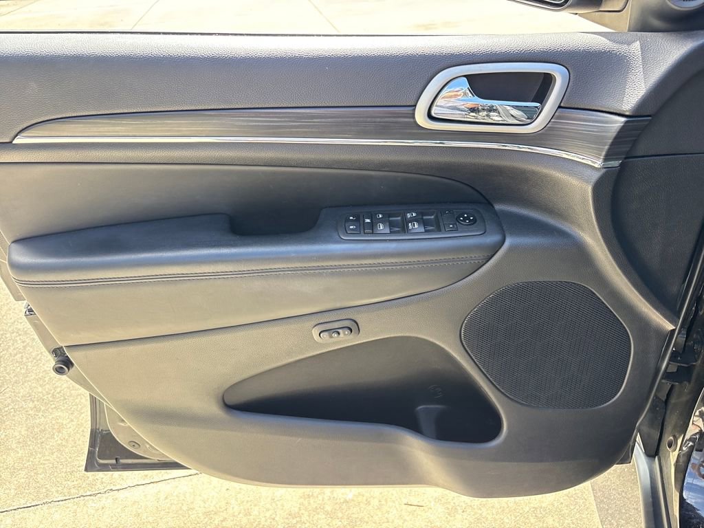 Used 2021 Jeep Grand Cherokee Limited image 16