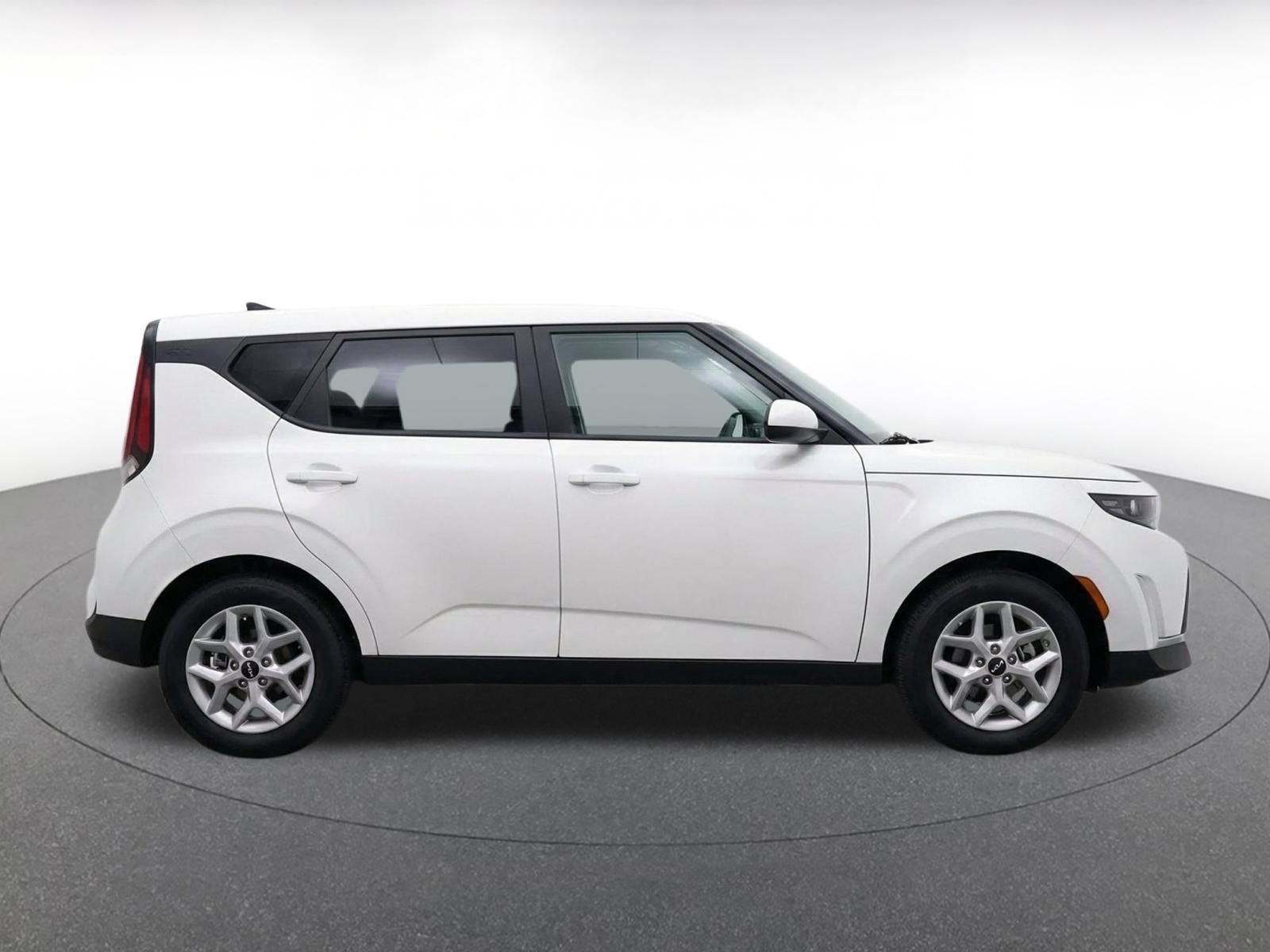 Used 2025 Kia Soul LX w/ LX Technology Package FWD image 13
