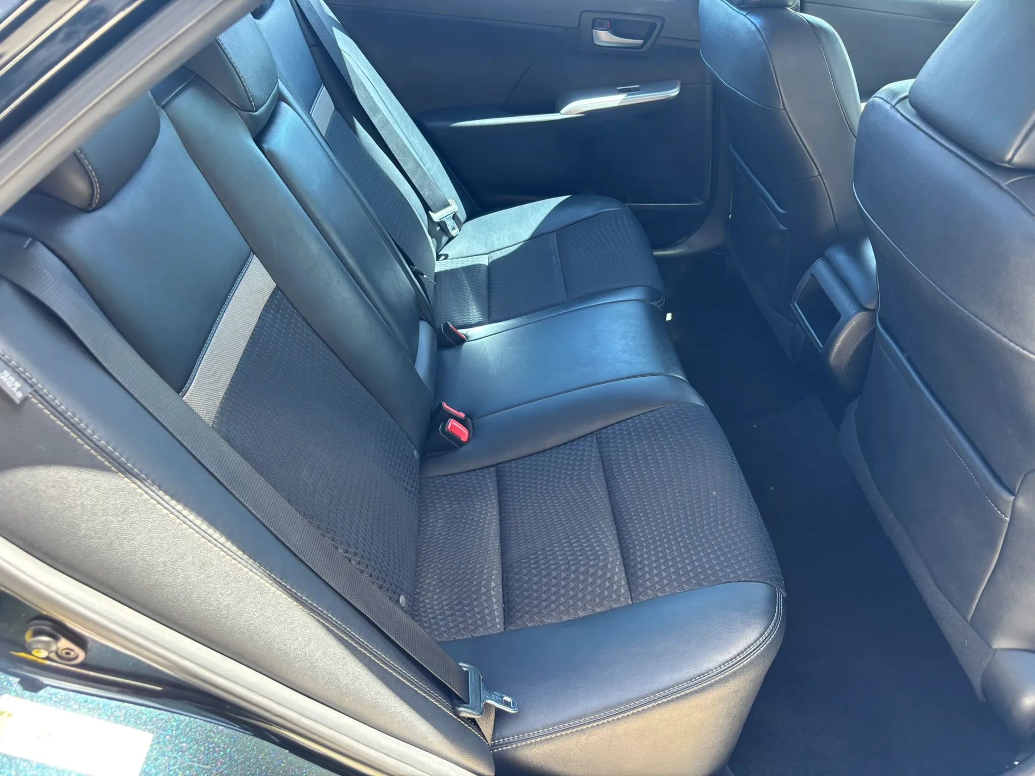 Used 2012 Toyota Camry SE FWD image 12