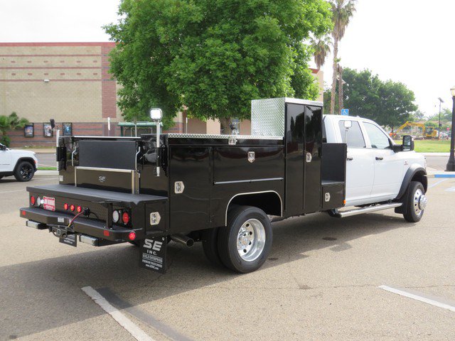 New 2023 RAM 5500 Tradesman w/ Chrome Appearance Group RWD image 22