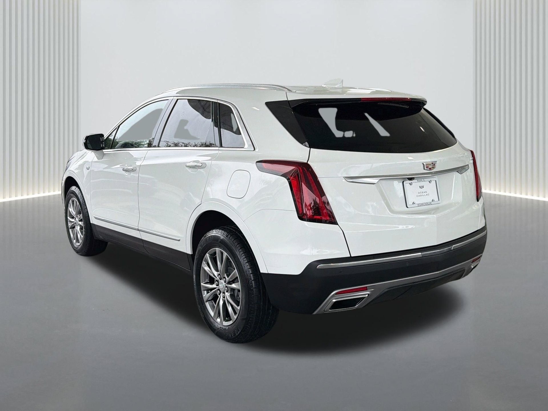 Certified 2022 Cadillac XT5 Premium Luxury FWD image 3