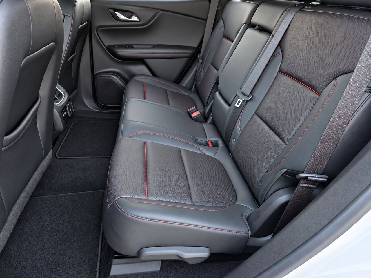 Certified 2022 Chevrolet Blazer RS w/ Enhanced Convenience Package AWD/4WD image 26