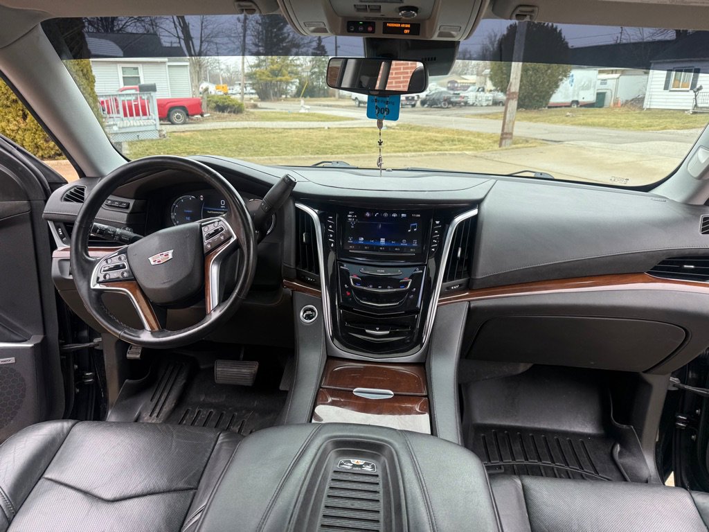 Used 2020 Cadillac Escalade Luxury w/ Escalade Sport Edition image 9